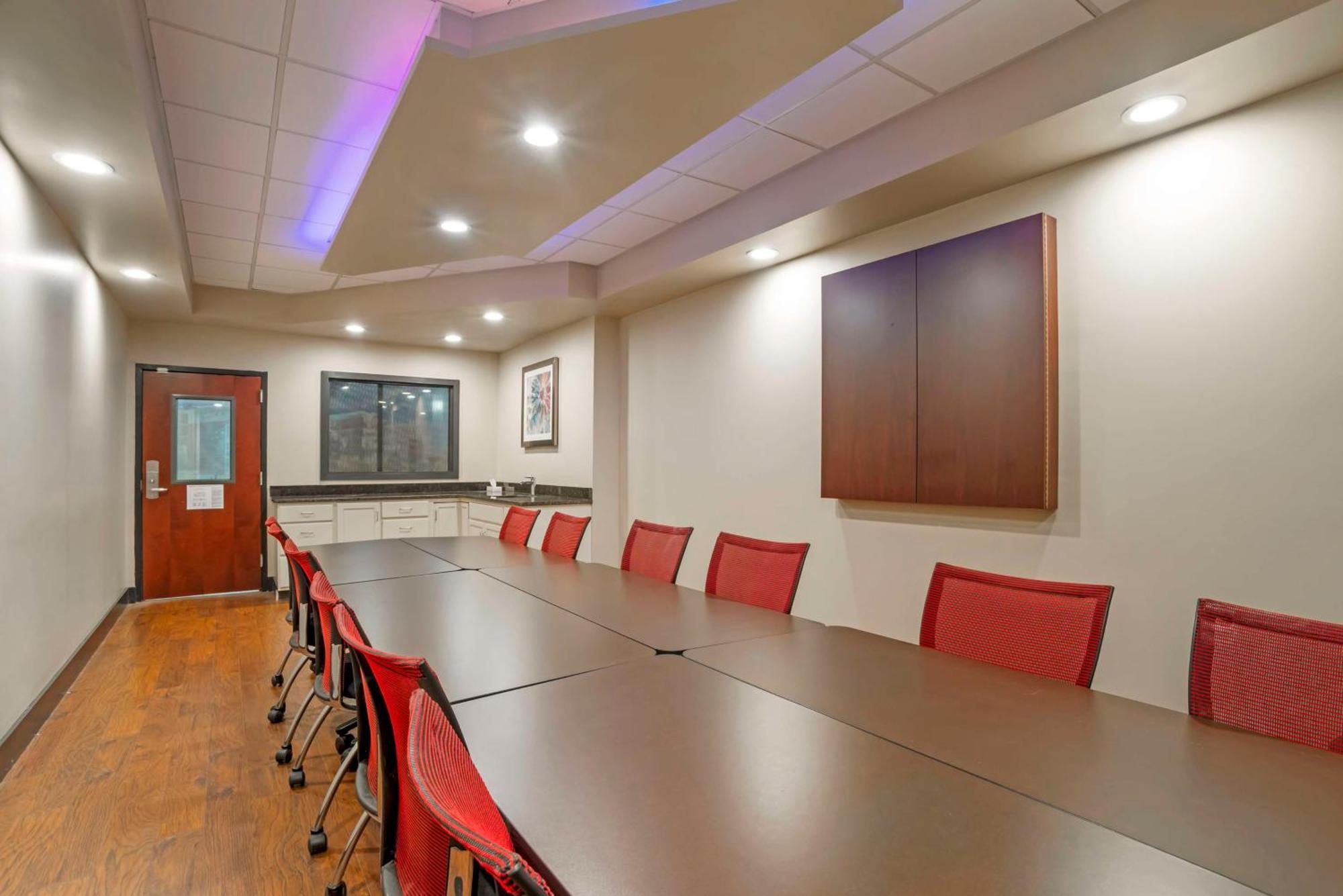 Western I-385 Inn&suites 3*